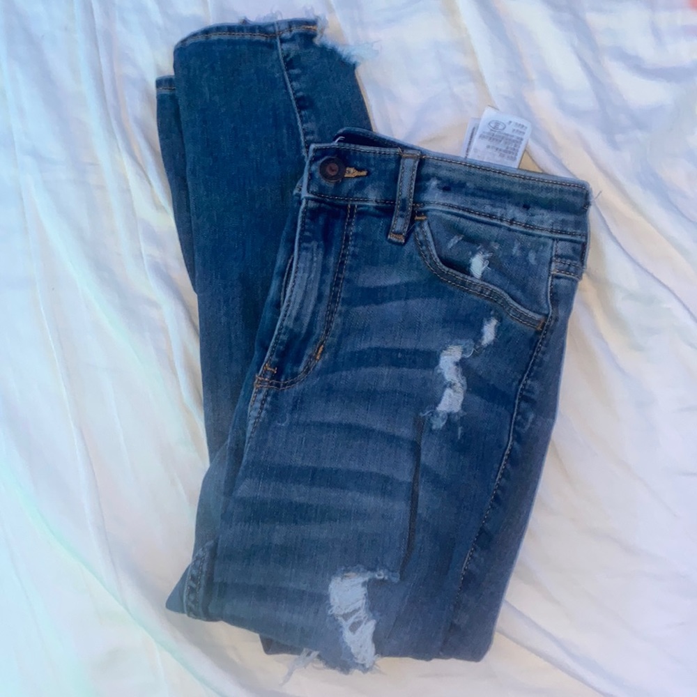 hollister ripped skinny jeans